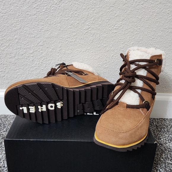 Sorel Harlow Boots - Picture 4 of 6